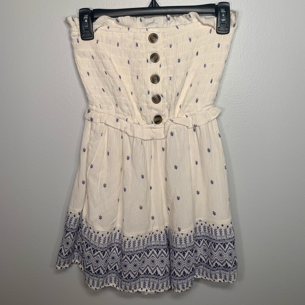 Strapless romper with shorts and buttons.